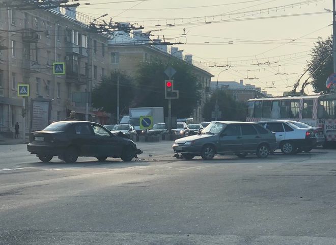 Из-за ДТП на улице Вокзальной собралась большая пробка