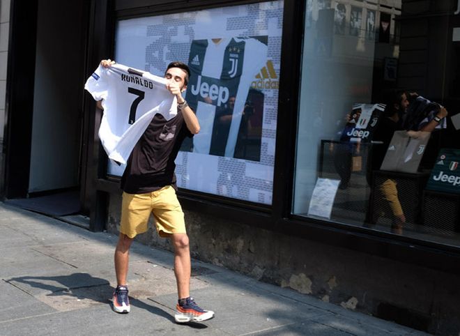 «Ювентус» за день продал футболок Роналду на 55 млн евро