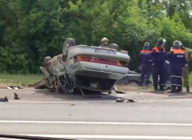 На трассе М5 под Рязанью после столкновения перевернулся ВАЗ-2115