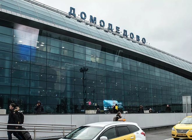 В Москве из-за угрожающей взрывом пассажирки экстренно сел самолет