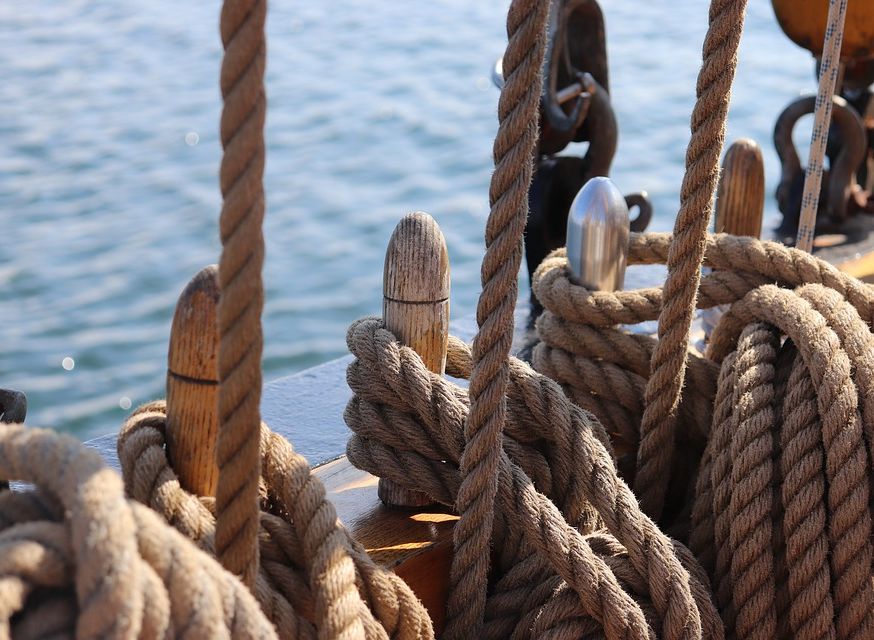 В Бенине пираты напали на судно с российскими моряками