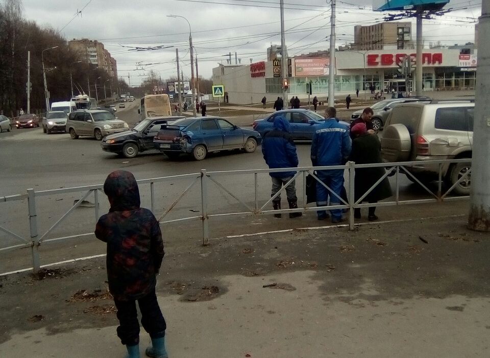 На улице Новоселов столкнулись пять машин