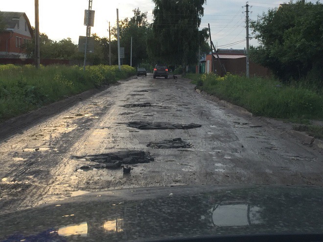 Рязанцы сами отремонтировали дорогу в Дягилеве