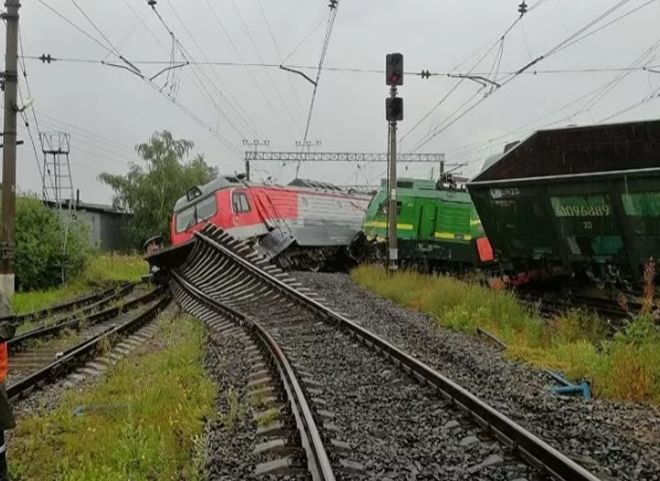 В Санкт-Петербурге столкнулись два грузовых поезда