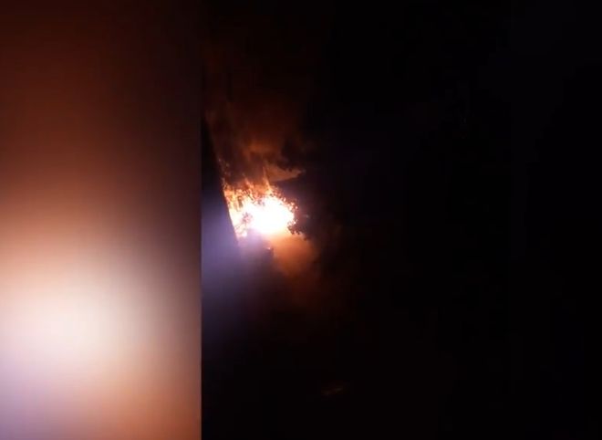 Ночью на улице Новаторов сгорели два автомобиля (видео)