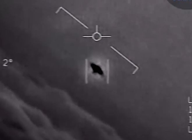 В сети появились снятые американским истребителем кадры с НЛО