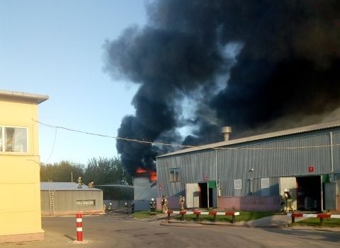 При пожаре на складе с пестицидами в Южном промузле пострадал человек
