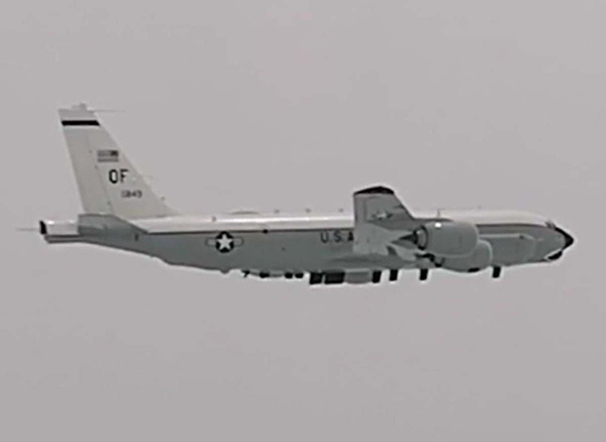 Российские истребители перехватили американский самолет над Японским морем