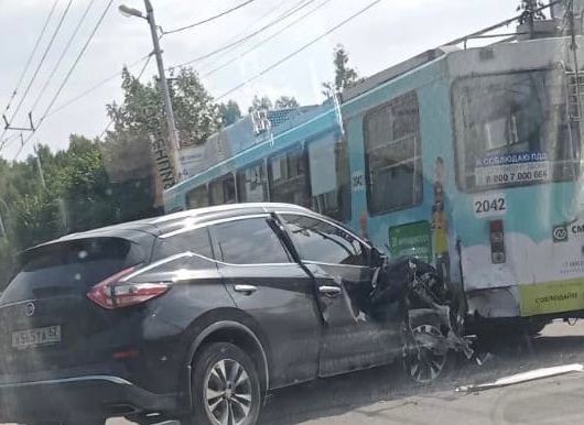 В аварии с троллейбусом в Приокском пострадал водитель Nissan