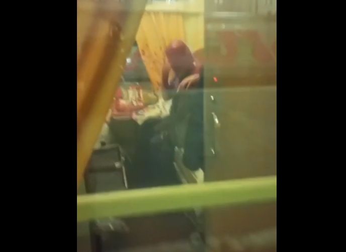 Видео нападения на крокус снятое террористами. Нападение на Дмитрия Муратова.