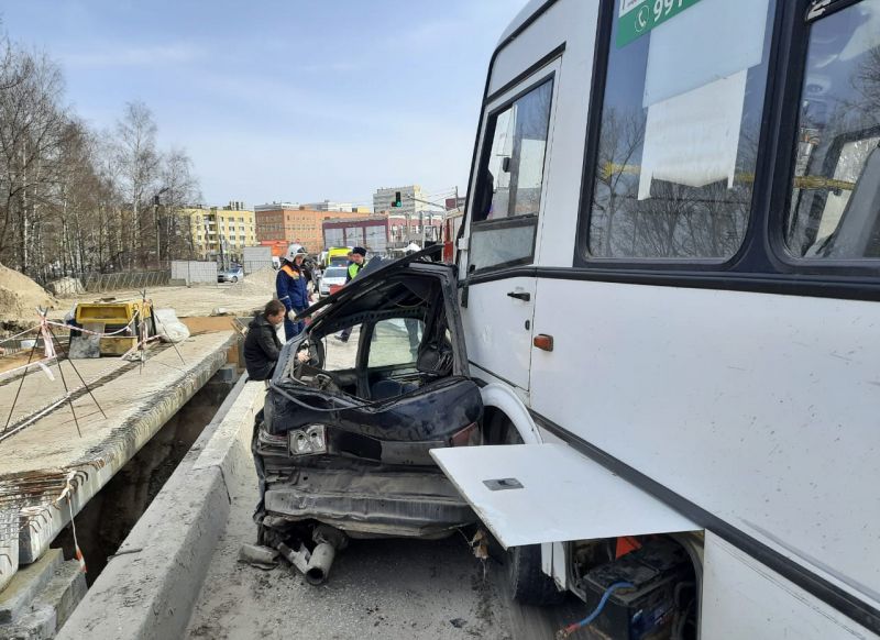 В Рязани пассажир автобуса, «собравшего» 11 машин, спас его от падения в реку