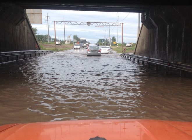 В Рязани затопило Михайловское шоссе