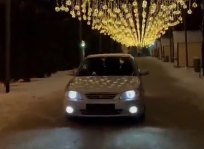 В Рязани водитель проехал по Кремлевскому парку