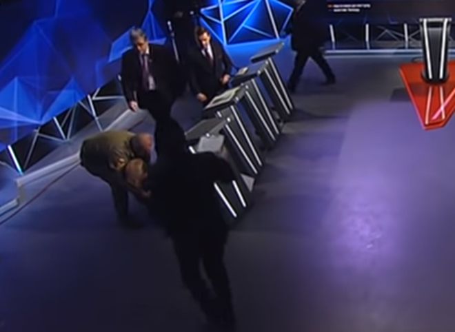 Украинский омбудсмен потеряла сознание во время речи Порошенко (видео)