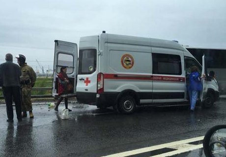 В Петербурге в ДТП попал туравтобус с детьми (видео)