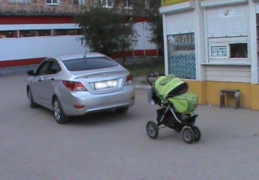 В Рязани Hyundai наехал на детскую коляску