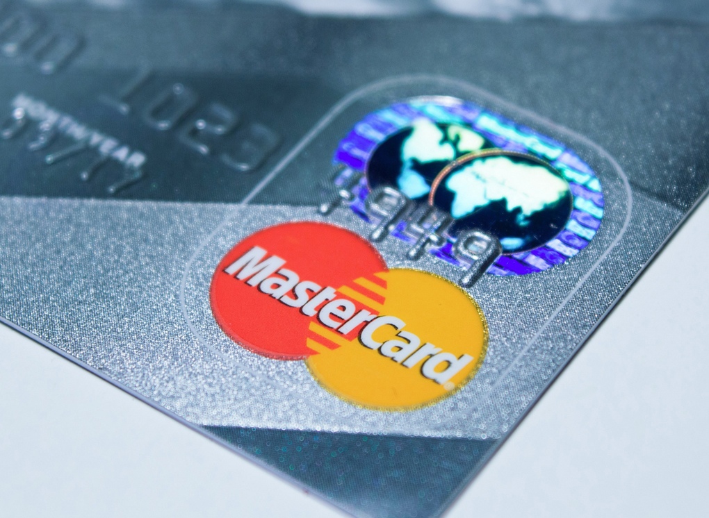 Visa и MasterCard начали возвращать российским банкам страховые депозиты