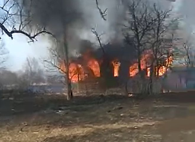 В МЧС рассказали подробности крупного пожара в деревне под Касимовом