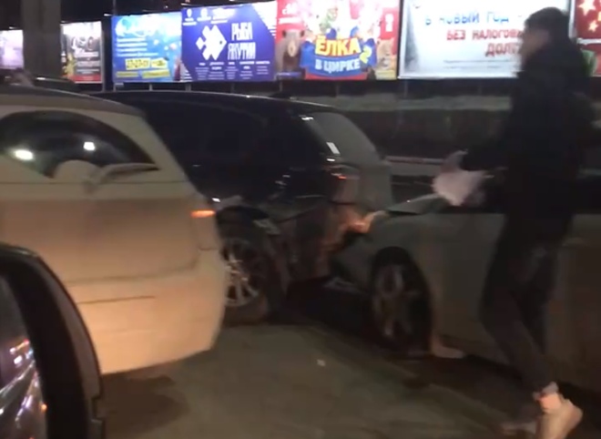 У «Барса на Московском» столкнулись шесть автомобилей