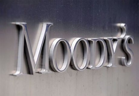 Moody's понизило суверенный кредитный рейтинг России