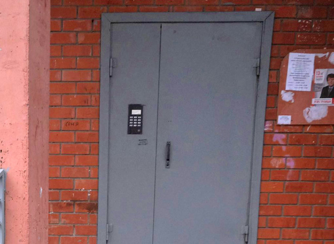 Рязанец похитил железную дверь в подъезд многоэтажки