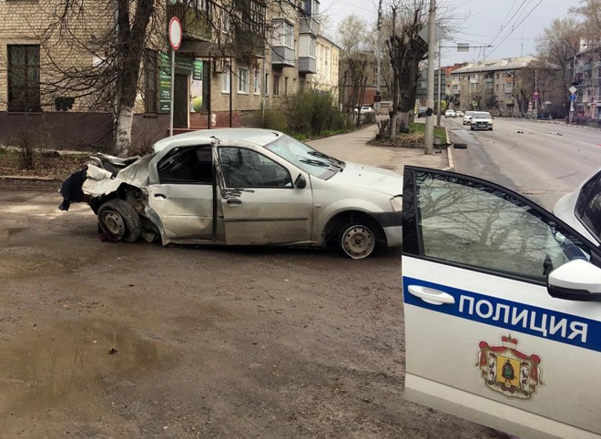 В центре Рязани водитель сбежал с места ДТП, бросив в машине 16-летнюю пострадавшую