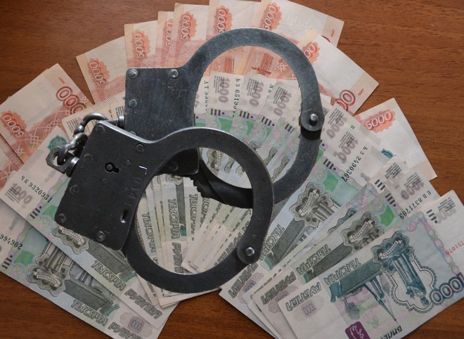 В Рязани работник мебельного магазина украл из сейфа 100 тыс. рублей