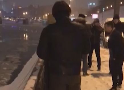 Улетевшую в Москву-реку рязанскую автоледи спас полицейский