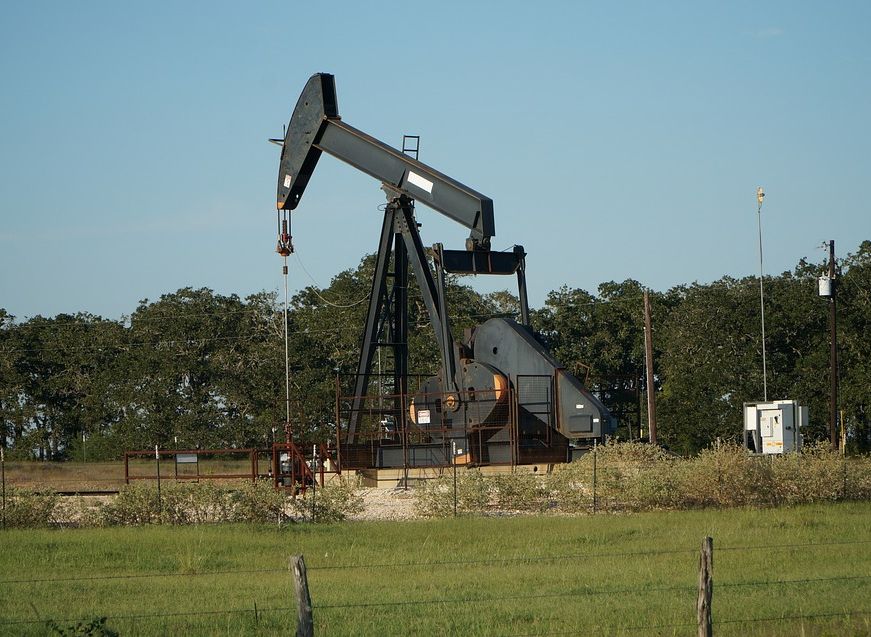 Цена на нефть упала ниже 30 долларов за баррель