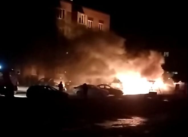 Горящий автомобиль рязанского журналиста Комарова попал на видео