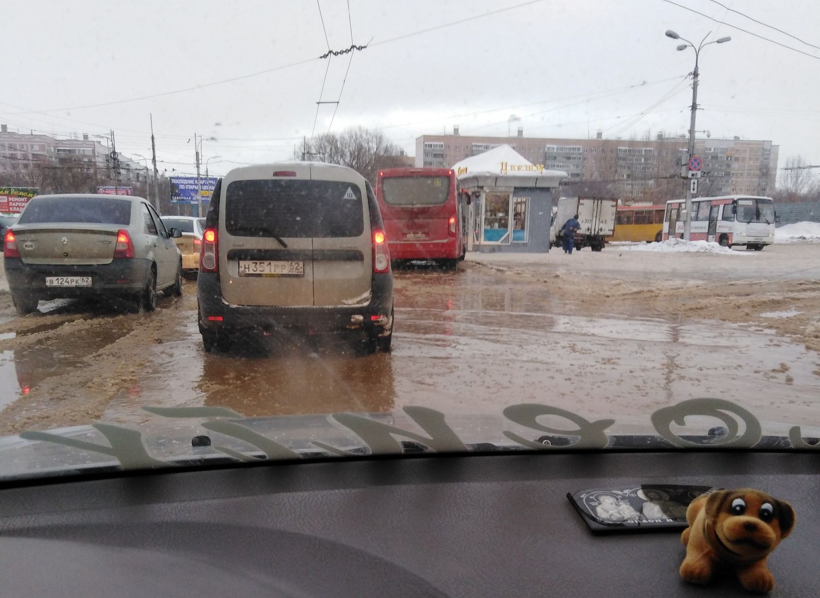 Улицу Новоселов затопило (видео)