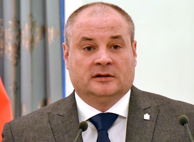 Вице-губернатор Греков уволил директора школы №50 прямо на линейке