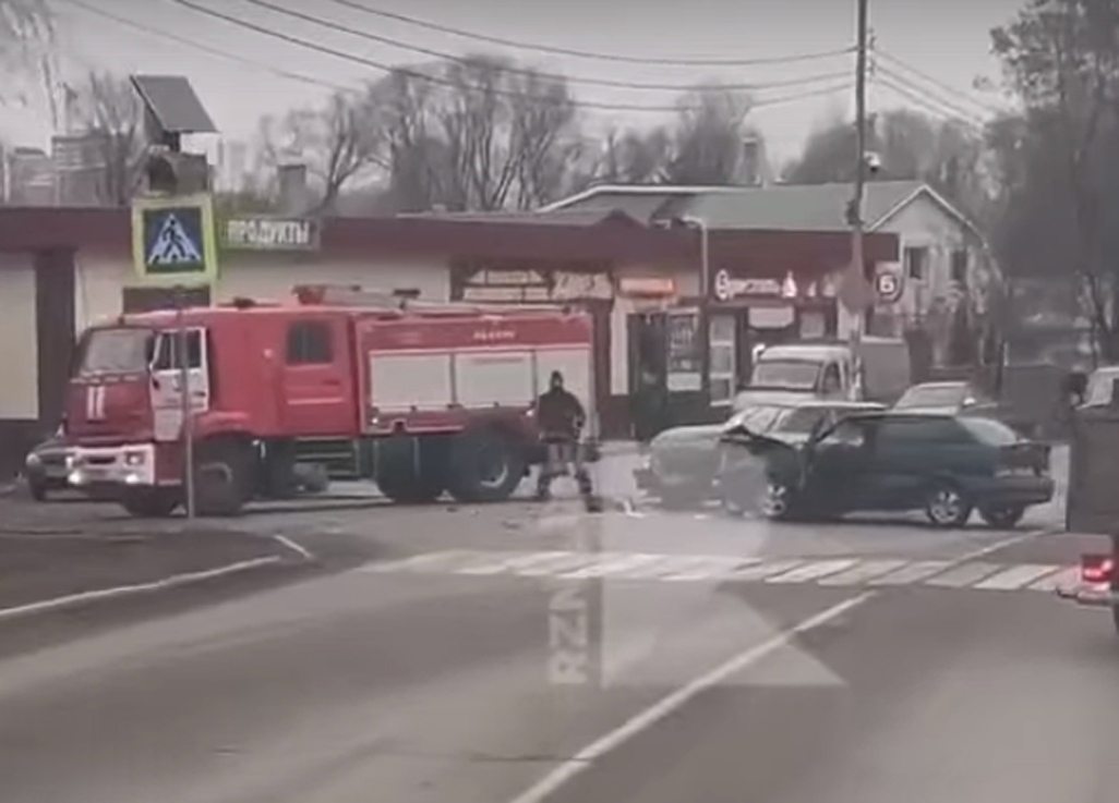 В ОКБ доставили пострадавших в ДТП на улице Ситниковской