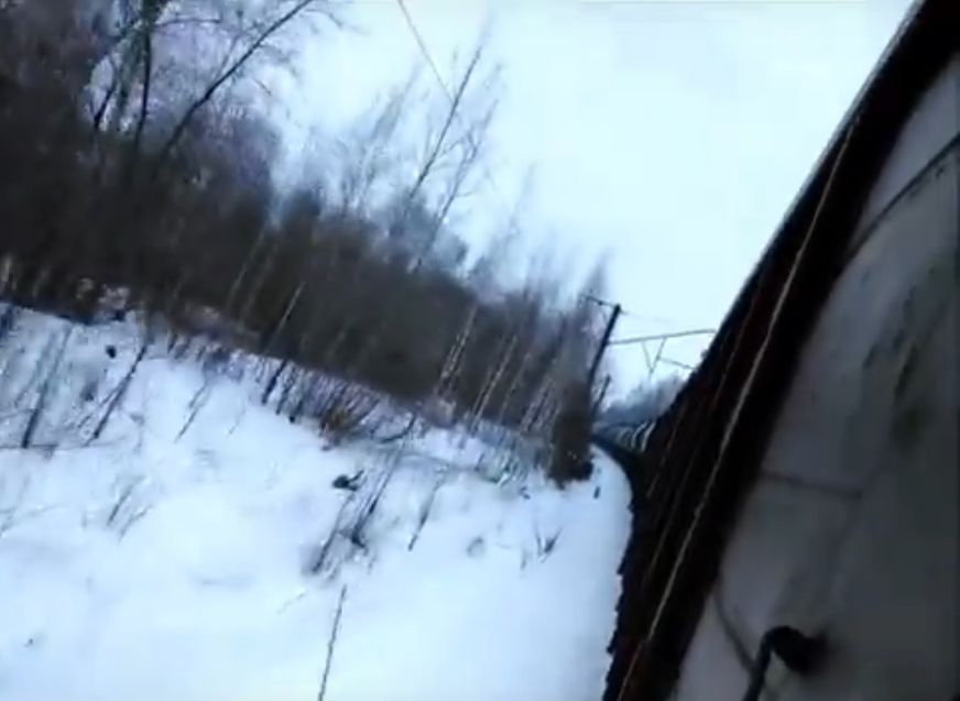 Рязанские подростки проехались на товарном поезде (видео)