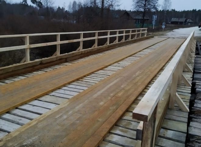 В Рязанском районе отремонтировали обрушившийся деревянный мост