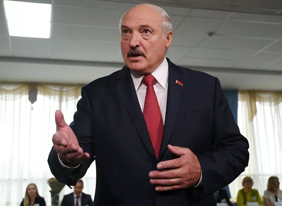 Лукашенко заявил, что бессимптомно переболел коронавирусом