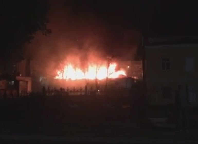 Видео: на улице Фурманова полыхает дом