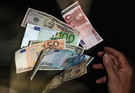 Курс доллара вновь взлетел выше 77 рублей