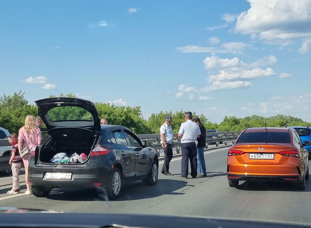 На Солотчинском шоссе образовалась пробка из-за нескольких аварий 