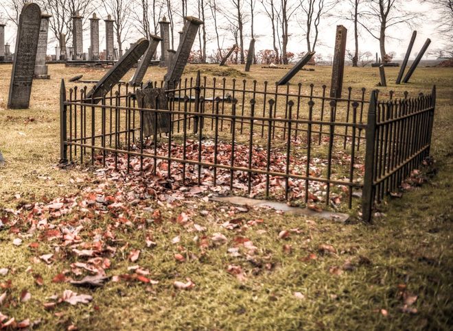 Шиловца осудили за кражу оград с кладбищ