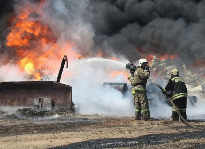 Опубликованы фотографии тушения пожара на Ряжском шоссе