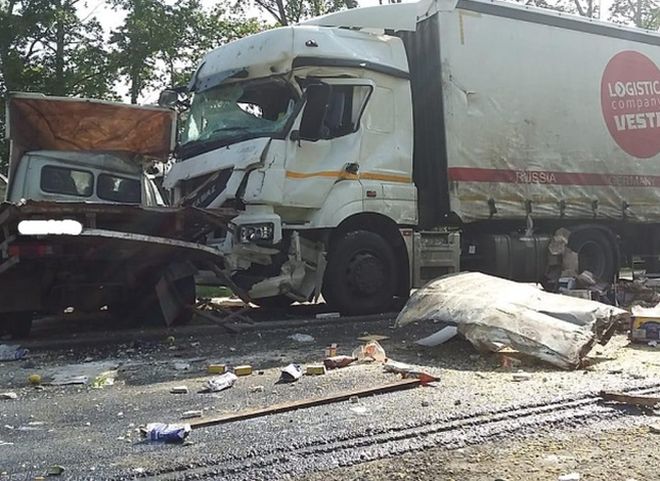 В Шацком районе столкнулись два грузовика и «Газель»
