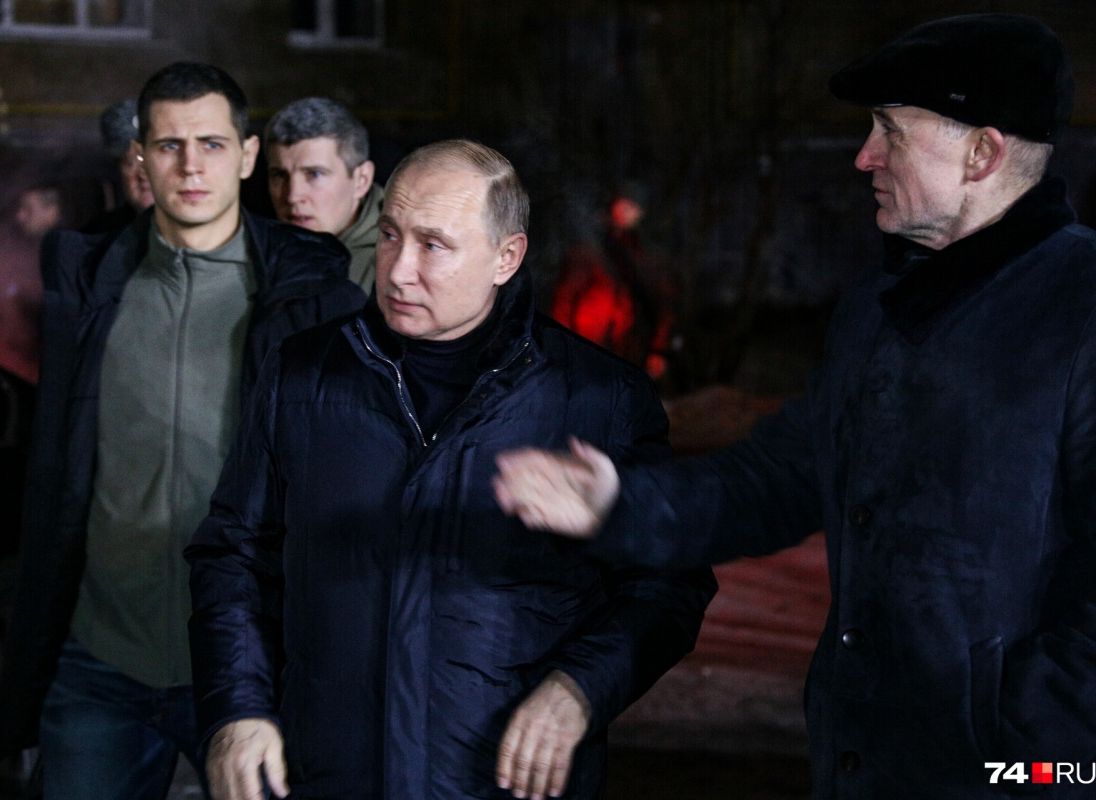 Путин провел совещание в штабе на месте взрыва в Магнитогорске