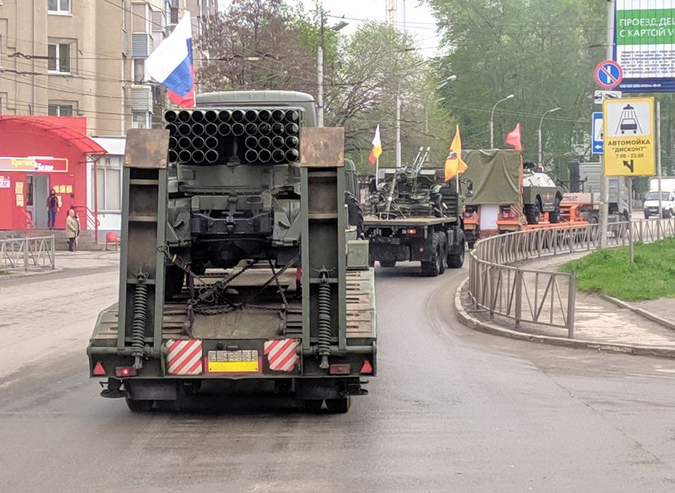 Появились кадры «секретного» парада военной техники в Рязани