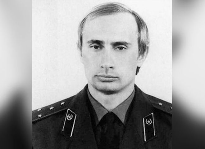 В Санкт-Петербурге показали характеристику КГБ на Путина
