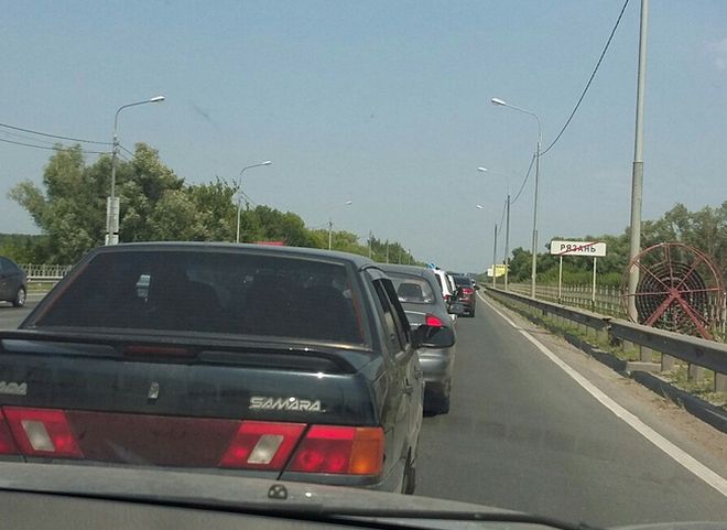 На Солотчинском шоссе из-за ДТП образовалась крупная пробка