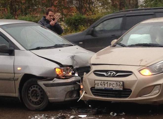На улице Крупской столкнулись два автомобиля Hyundai