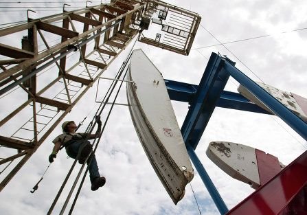 Нефть снова дешевеет на данных о запасах США