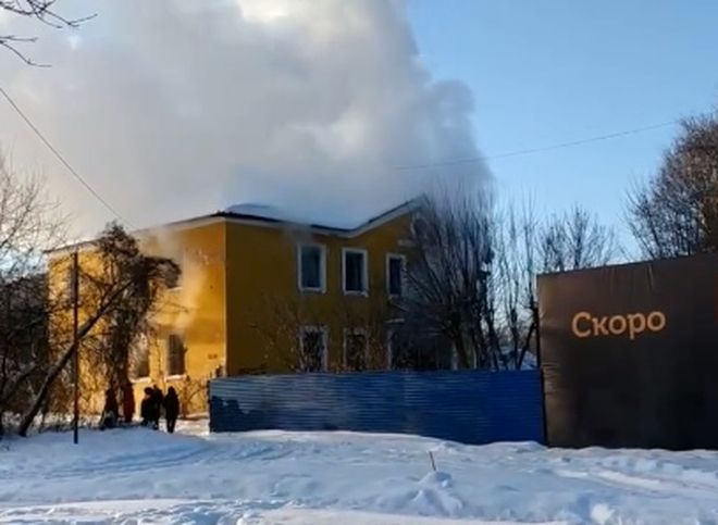 На Касимовском шоссе загорелся двухэтажный дом (видео)