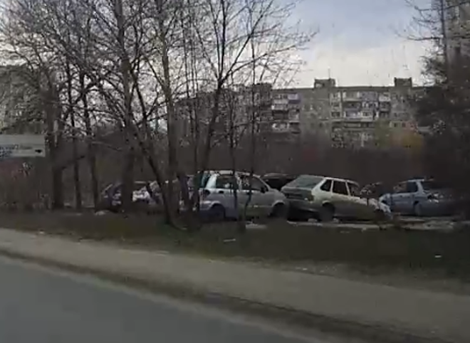 На улице Зубковой рязанец «подвинул конкурента» с парковки (видео)
